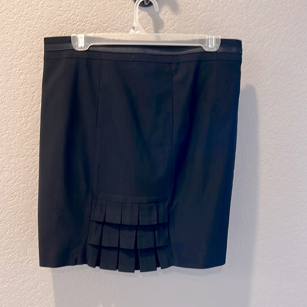 Bebe skirt with cute back detailing, size 10